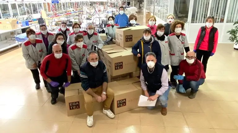 Equipo de voluntarios de la empresa Egatex de Estella. Europa Press.