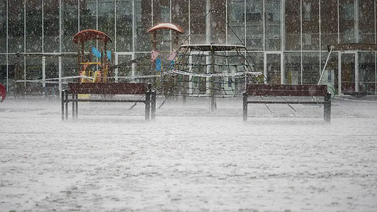 Temporal de lluvia en inunda un parque infantil de Pamplona durante el Estado de Alarma decretado por el Gobierno de España con motivo del coronavirus COVID-19. En Pamplona, Navarra, España, a 25 de abril de 2020.

Temporal de lluvia en inunda un parque infantil de Pamplona durante el Estado de Alarma decretado por el Gobierno de España con motivo del coronavirus COVID-19. En Pamplona, Navarra, España, a 25 de abril de 2020.


25/4/2020