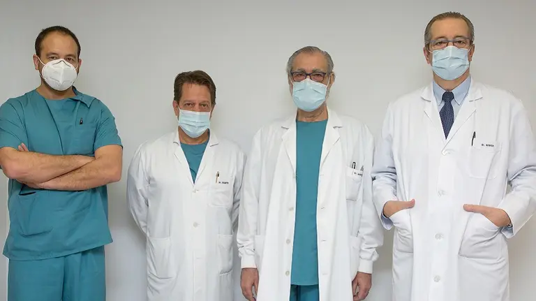 Los Dres. José Luis Del Pozo, Javier Zulueta y Jorge Quiroga, del Comité Científico de Pamplona. CLÍNICA UNIVERSIDAD DE NAVARRA