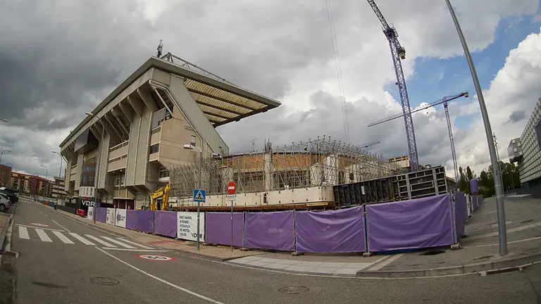 Vista general de las reformas del Estadio El Sadar del CA Osasuna durante el Estado de Alarma ocasionado por la Pandemia Covid-19 en Pamplona, Navarra, España, a 27 de abril de 2020.

Vista general de las reformas del Estadio El Sadar del CA Osasuna durante el Estado de Alarma ocasionado por la Pandemia Covid-19 en Pamplona, Navarra, España, a 27 de abril de 2020.


27/4/2020