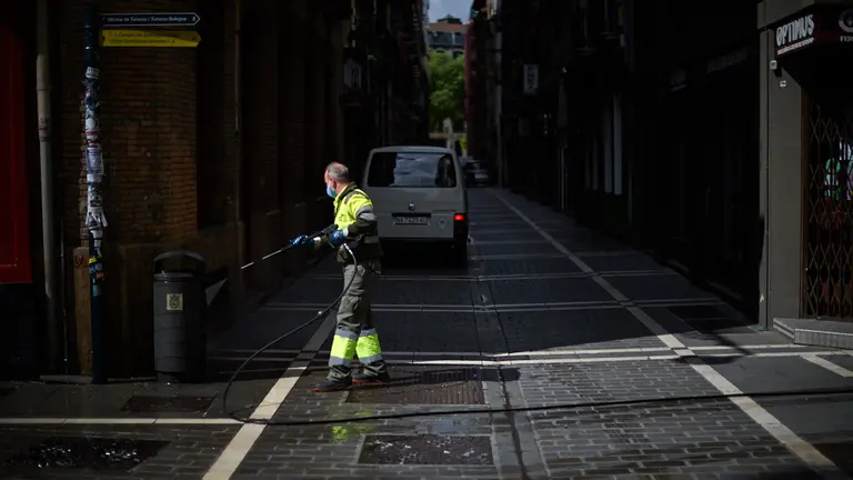 Servicio de limpieza durante la crisis por coronavirus en Pamplona. Miguel Osés