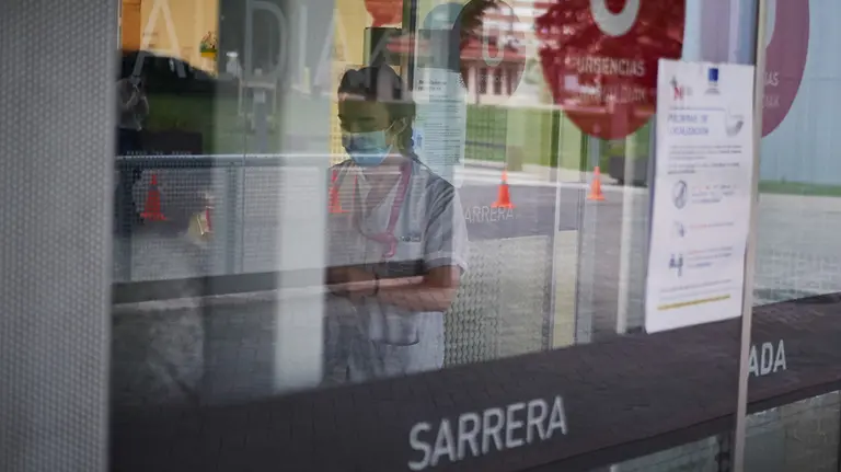 Una sanitaria protegida con una mascarilla trabaja en el Servicio de Urgencias del Complejo Hospitalario de Navarra durante a Pandemia Covid-19  en Abril 28, 2020 en Pamplona, Navarra, España

Una sanitaria protegida con una mascarilla trabaja en el Servicio de Urgencias del Complejo Hospitalario de Navarra durante a Pandemia Covid-19  en Abril 28, 2020 en Pamplona, Navarra, España


28/4/2020