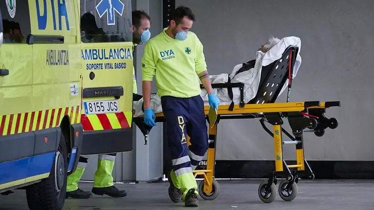 Miembros de una ambulancia del DYA Navarra procede al traslado de un paciente en el Complejo Hospitalario de Navarra durante a Pandemia Covid-19  en Abril 28, 2020 en Pamplona, Navarra, España

Miembros de una ambulancia del DYA Navarra procede al traslado de un paciente en el Complejo Hospitalario de Navarra durante a Pandemia Covid-19  en Abril 28, 2020 en Pamplona, Navarra, España


28/4/2020