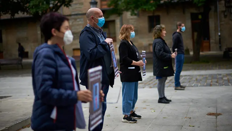 Concentración  de seis representantes de los sindicatos ESK, CGT, SOLIDARI y STEILAS en un acto para conmemorar el Primero de Mayo. Miguel Osés