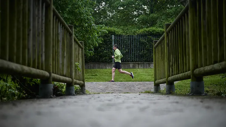 Una persona sale a correr por la vuelta de Aranzadi durante el primer día de salida del confinamiento en Pamplona del Estado de Alarma ocasionado por el coronavirus COVID-19. En Pamplona, Navarra, España, a 02 de mayo de 2020.

Una persona sale a correr por la vuelta de Aranzadi durante el primer día de salida del confinamiento en Pamplona del Estado de Alarma ocasionado por el coronavirus COVID-19. En Pamplona, Navarra, España, a 02 de mayo de 2020.


2/5/2020