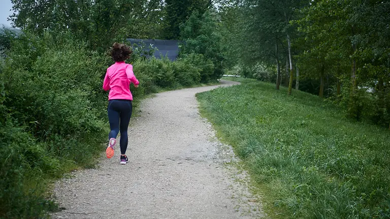 Una persona sale a correr por la vuelta de Aranzadi durante el primer día de salida del confinamiento en Pamplona del Estado de Alarma ocasionado por el coronavirus COVID-19. En Pamplona, Navarra, España, a 02 de mayo de 2020.

Una persona sale a correr por la vuelta de Aranzadi durante el primer día de salida del confinamiento en Pamplona del Estado de Alarma ocasionado por el coronavirus COVID-19. En Pamplona, Navarra, España, a 02 de mayo de 2020.


2/5/2020