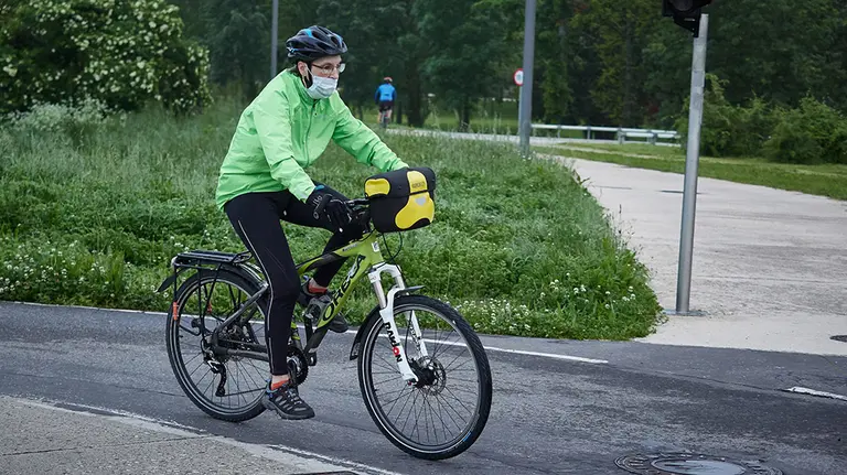 Una persona sale en bicicleta por la vuelta de Aranzadi durante el primer día de salida del confinamiento en Pamplona del Estado de Alarma ocasionado por el coronavirus COVID-19. En Pamplona, Navarra, España, a 02 de mayo de 2020.

Una persona sale en bicicleta por la vuelta de Aranzadi durante el primer día de salida del confinamiento en Pamplona del Estado de Alarma ocasionado por el coronavirus COVID-19. En Pamplona, Navarra, España, a 02 de mayo de 2020.


2/5/2020