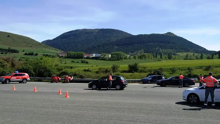 Control de tráfico en el peaje de Zuasti POLICÍA FORAL