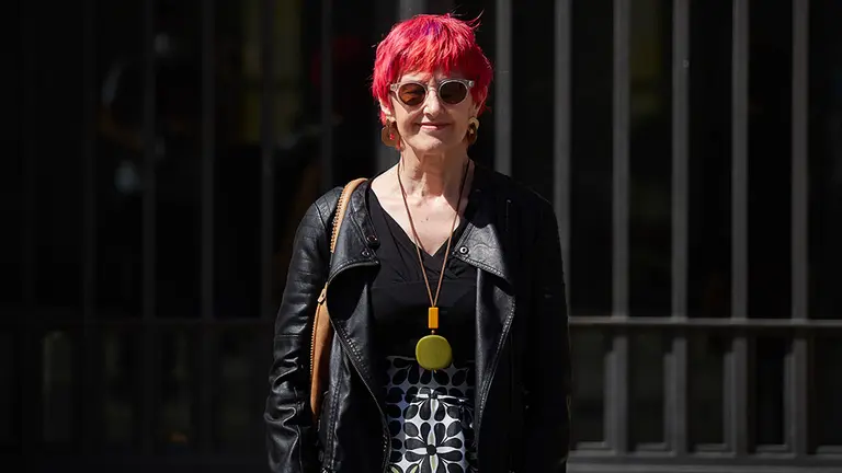 Santos Induráin, Consejera de Salud del Gobierno de Navarra, durante el minuto de silencio en homenaje a los fallecidos por coronavirus ofrecido en las puertas del Parlamento de Navarra en el segundo día de desconfinamiento de las medidas adoptadas por el Gobierno de España según el Estado de Alarma por COVID-19. En Pamplona, Navarra, a 3 de mayo de 2020.

Santos Induráin, Consejera de Salud del Gobierno de Navarra, durante el minuto de silencio en homenaje a los fallecidos por coronavirus ofrecido en las puertas del Parlamento de Navarra en el segundo día de desconfinamiento de las medidas adoptadas por el Gobierno de España según el Estado de Alarma por COVID-19. En Pamplona, Navarra, a 3 de mayo de 2020.


3/5/2020