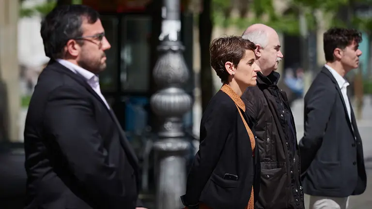 María Chivite, Presidenta del Gobierno de Navarra, durante el minuto de silencio en homenaje a los fallecidos por coronavirus ofrecido en las puertas del Parlamento de Navarra en el segundo día de desconfinamiento de las medidas adoptadas por el Gobierno de España según el Estado de Alarma por COVID-19. En Pamplona, Navarra, a 3 de mayo de 2020.

María Chivite, Presidenta del Gobierno de Navarra, durante el minuto de silencio en homenaje a los fallecidos por coronavirus ofrecido en las puertas del Parlamento de Navarra en el segundo día de desconfinamiento de las medidas adoptadas por el Gobierno de España según el Estado de Alarma por COVID-19. En Pamplona, Navarra, a 3 de mayo de 2020.


3/5/2020