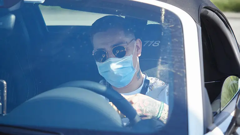 El jugador de Osasuna Chimy Ávila con mascarilla al entrar en Tajonar. Europa Press.