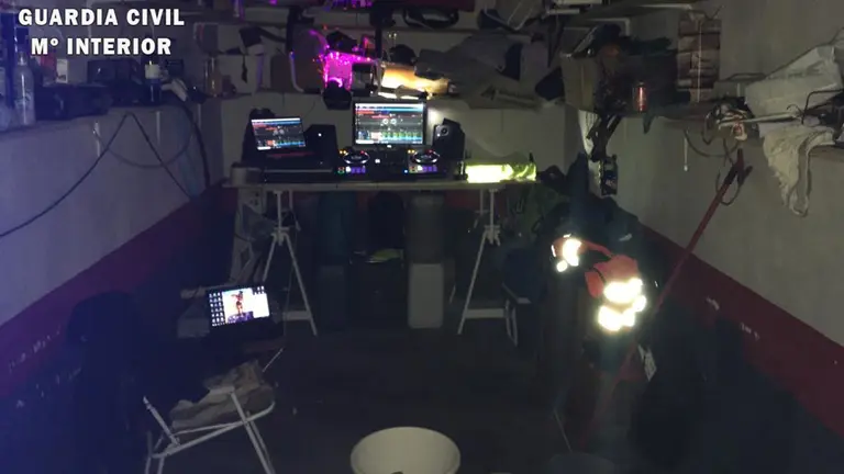 Fiesta en una bajera de Berriozar. GUARDIA CIVIL