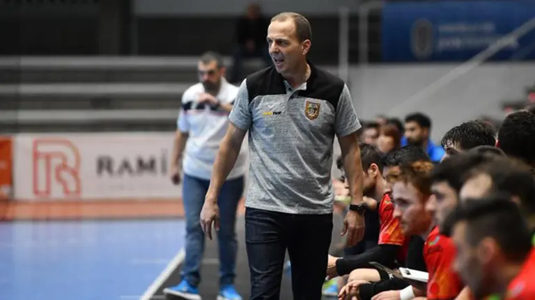 El gallego Quique Domínguez es el nuevo entrenador de Anaitasuna. @ASOBAL.