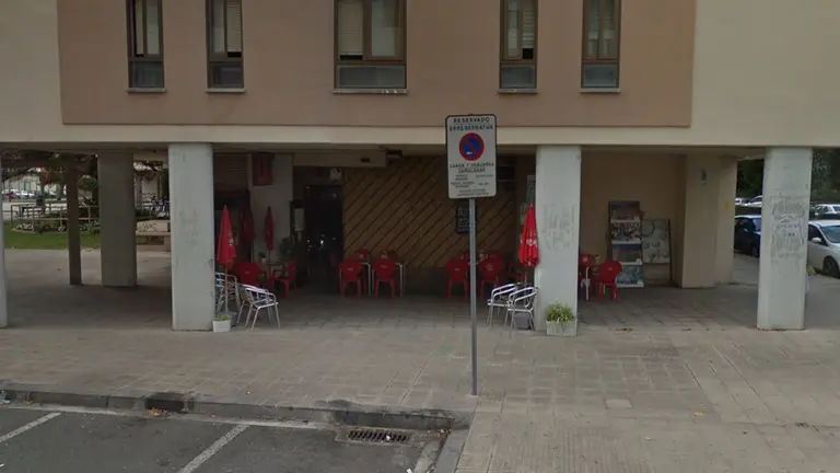 Terraza de un bar en una calle de Burlada ARCHIVO