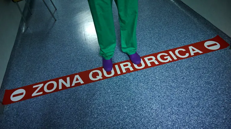 Acceso a la zona de la UCI. PABLO LASAOSA