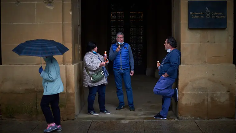La lluvia cae en la capital navarra durante la crisis del coronavirus. Miguel Osés
