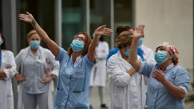 Varias asociaciones acuden a aplaudir a Virgen del Camino con motivo Día de la Infancia Hospitalizada. PABLO LASAOSA
