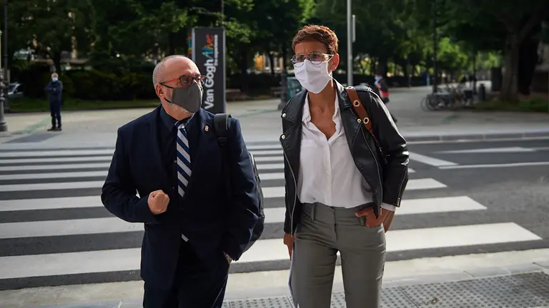 La presidenta del gobierno de Navarra, María Chivite, a su llegada al Parlamento de Navarra durante la crisis del coronavirus en Pamplona. Miguel Osés