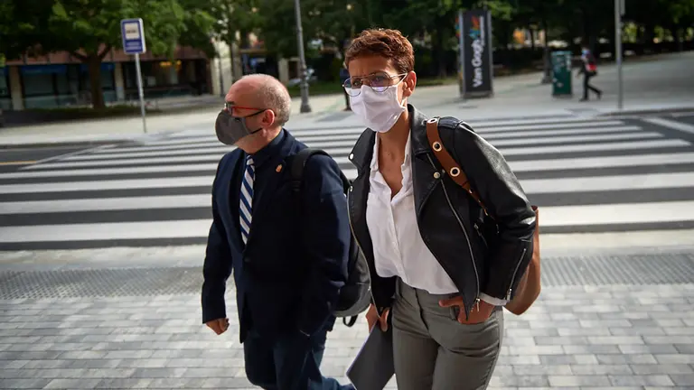 La presidenta del gobierno de Navarra, María Chivite, a su llegada al Parlamento de Navarra durante la crisis del coronavirus en Pamplona. Miguel Osés