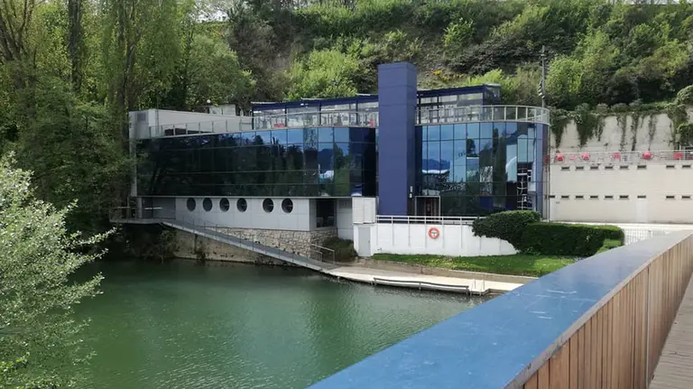 Instalaciones deportivas del club Natación Pamplona. @clubnatacion.