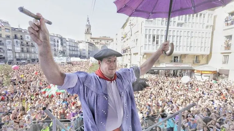 Celedón deberá esperar a las fiestas de La Blanca 2021 en Vitoria. @vitoriagasteiz