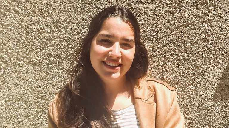 La estudiante de la UNAV Raquel Marce es una de las voluntarias del proyecto &#34;Palabras que acompañan&#34;. Cedida.