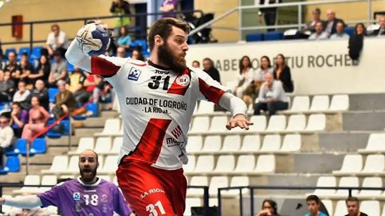 Juan del Arco con la camiseta del equipo Ciudad de Logroño. @JdelArco33.
