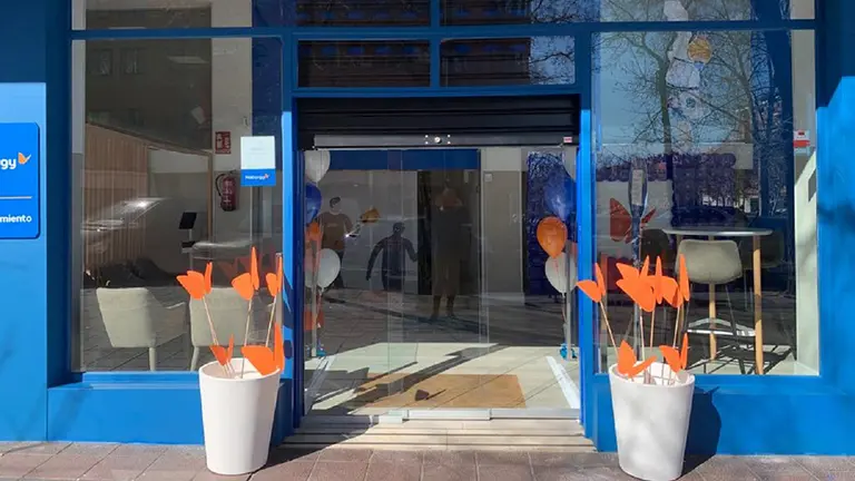 Entrada a una tienda de la compañía eléctrica Naturgy. Cedida.