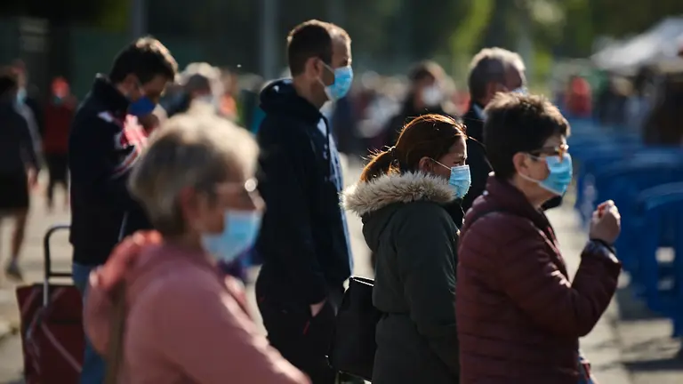 El mercadillo de Landaben vuelve por primera vez durante el Estado de alarma causado por el coronavirus. PABLO LASAOSA
