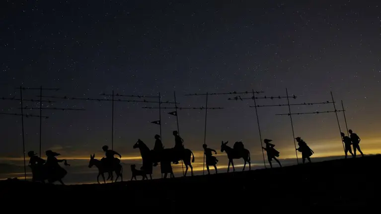 GRA129 PAMPLONA (NAVARRA) 23-12-2015. Amanecer en Navarra desde el puerto de El Perdón en una jornada en la que la Agencia Estatal de Meteorología anuncia viento flojo de componentes sur y sureste, temperaturas con pocos cambios, excepto un descenso de las máximas en el sureste de la Comunidad. Los termómetros oscilarán en en Pamplona de 0 a 12 grados. EFE/Jesús Diges