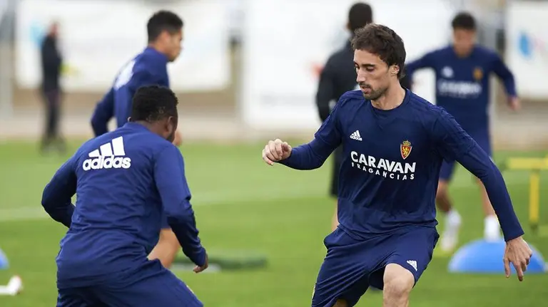 El navarro Íñigo Eguaras, jugador del Real Zaragoza REAL ZARAGOZA