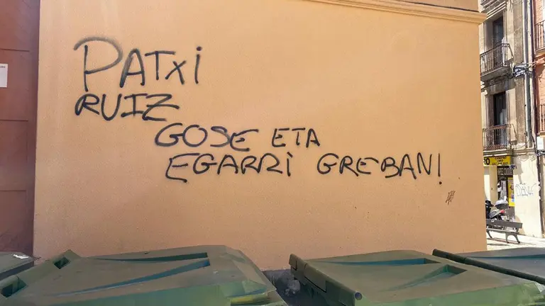 Pintada en Tudela en apoyo al etarra Patxi Ruiz ALEJANDRO TOQUERO