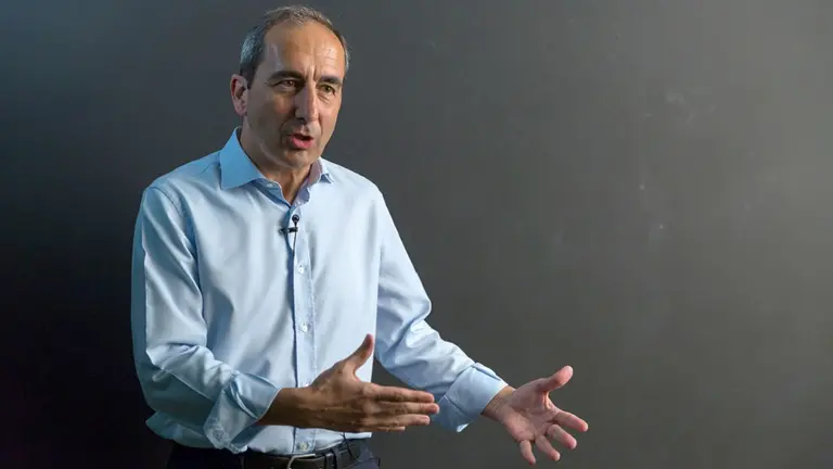 El rector Alfonso Sánchez-Tabernero durante su intervención en la i de Alumni que se retransmitió online. UNAV