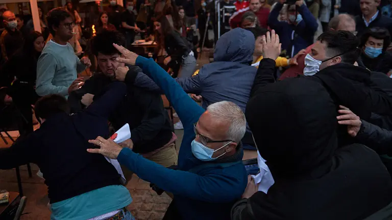 Altercados en la Plaza del Castillo durante la manifestación a favor del preso de ETA Patxi Ruiz. Miguel Osés