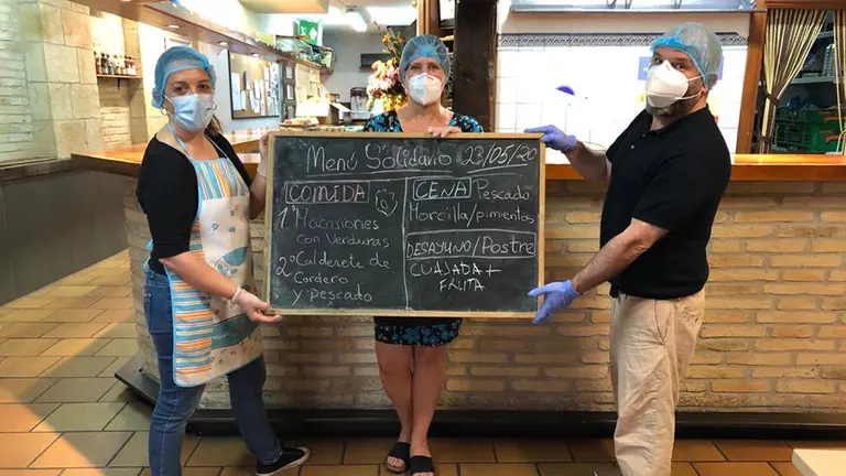 Menú en pizarra del comedor París 365 en Pamplona. Facebook.