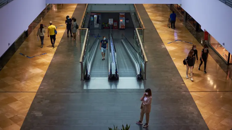 El centro comercial de Itaroa abre las puertas al público el primer día de la fase 2 de la desescalada por la crisis del coronavirus. MIGUEL OSÉS