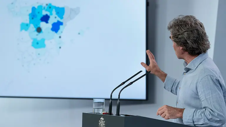 El director del Centro de Coordinación de Alertas y Emergencias Sanitarias, Fernando Simón, comparece en la rueda de prensa telemática donde ha justificado la decisión del Ministerio de Sanidad de mantener la semana que viene a las provincias de Málaga y Granada en la Fase 1 del plan de transición hacia la "nueva normalidad" por el criterio de que las unidades territoriales permanezcan "un mínimo de 14-15 días en cada fase" antes de promocionar a la siguiente. En Madrid, (España), a 22 de mayo de 2020.

22 MAYO 2020;FERNANDO SIMON;MADRID;COVID19;CORONAVIRUS;FASE 1;ANDALUCIA;GRANADA;MALAGA

22/5/2020