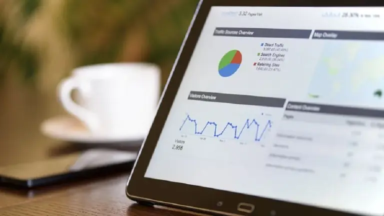 Un ordenador muestra un estudio estadístico. ARCHIVO