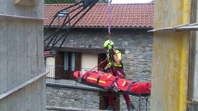 Accidente laboral en Urzainqui y traslado en helicóptero BOMBEROS DE NAVARRA