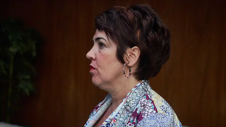 La parlamentaria de Podemos Ainhoa Aznárez, a su llegada al pleno en el Parlamento de Navarra donde la presidenta del Gobierno de Navarra, María Chivite, ha defendido el endeudamiento como uno de los medios para afrontar los efectos de la crisis del coronavirus y ha reclamado también que los ayuntamientos puedan disponer de su superávit para tener liquidez y destinar esos fondos a políticas de corte social o de empleo. En Pamplona, Navarra, (España), a 28 de mayo de 2020.

28 MAYO 2020;PARLAMENTO NAVARRA;CHIVITE;POLITICA;PAMPLONA

28/5/2020