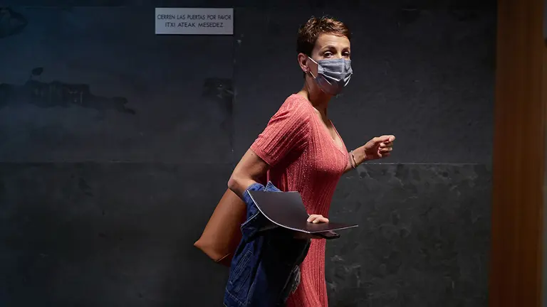 La presidenta del Gobierno de Navarra, María Chivite, a su llegada al pleno en el Parlamento de Navarra. EUROPA PRESS