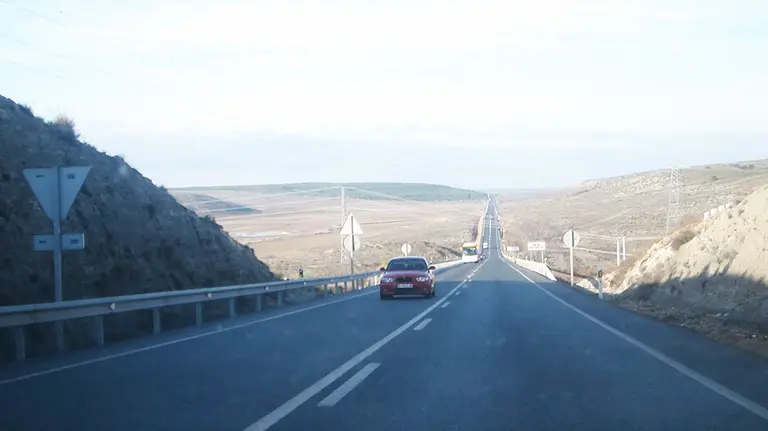 Vehículos circulando por una carretera. Europa Press.