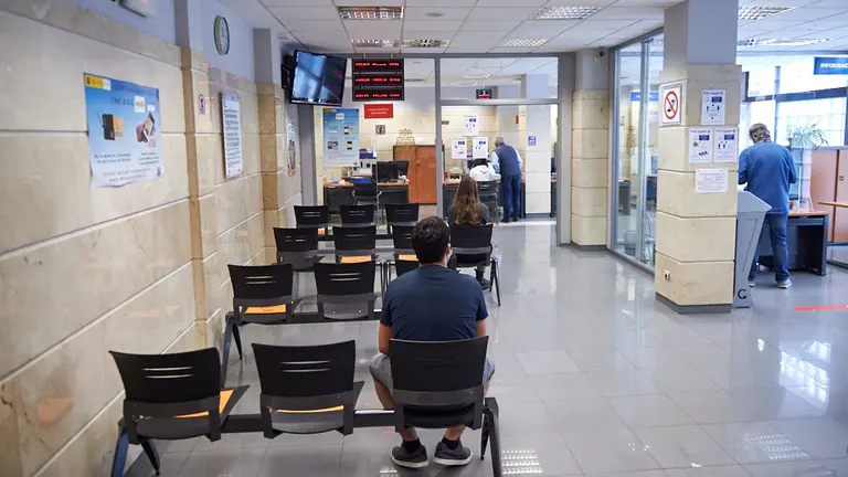 Las oficinas para renovar el DNI reabren con cita previa. MIGUEL OSÉS