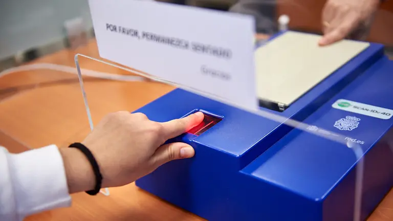 Las oficinas para renovar el DNI reabren con cita previa. MIGUEL OSÉS