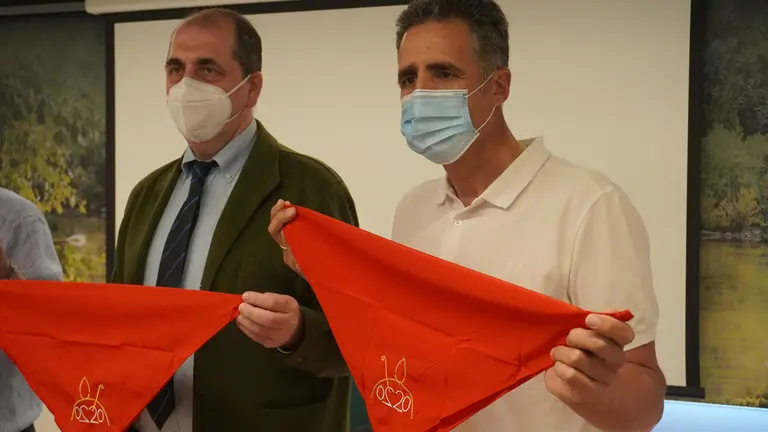 Miguel Indurain durante la presentación del pañuelico solidario. CEDIDA