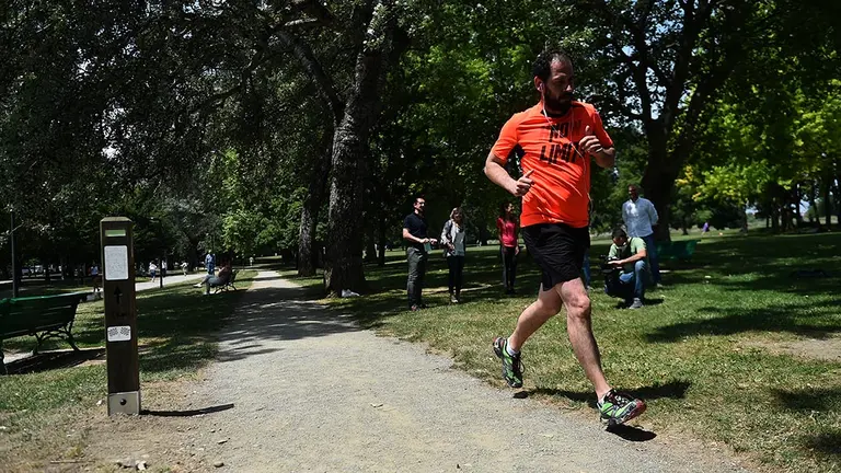 La Comisión de Asuntos Ciudadanos del Ayuntamiento de Pamplona visita el circuito de running de la Vuelta del Castillo. MIGUEL OSÉS