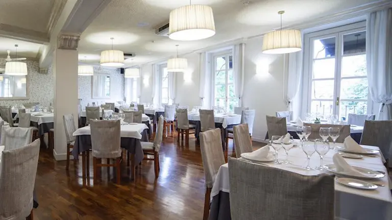 Uno de los salones del restaurante San Ignacio de Pamplona. Facebook.