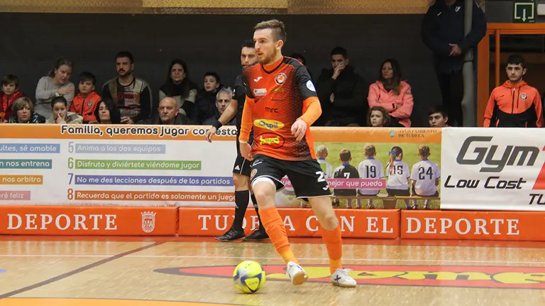 Sergio González con la camiseta del Ribera Navarra. Cedida.