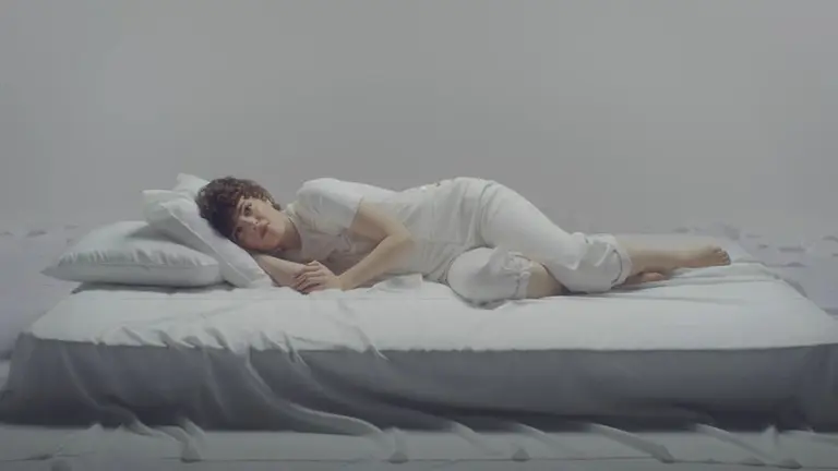 La cantante navarra Anne Lukin, en su primer videoclip. CEDIDA