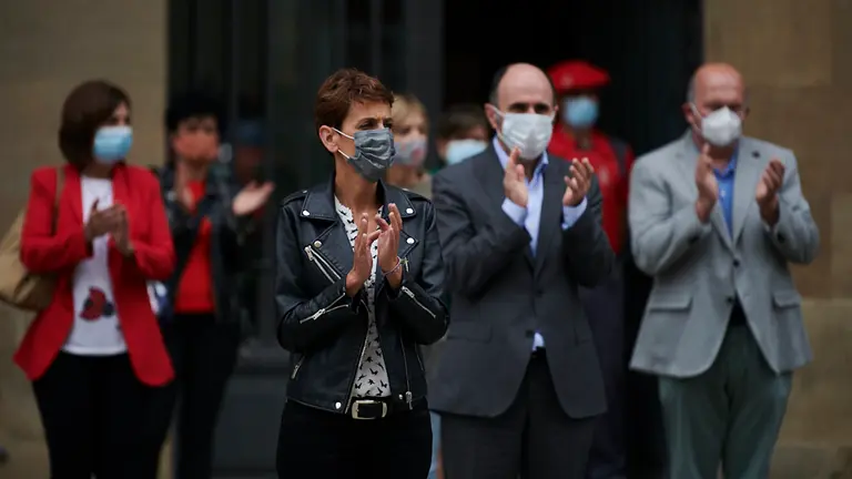 Último minuto de silencio por el luto oficial por las víctimas del coronavirus. PABLO LASAOSA